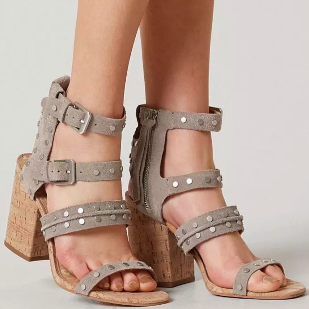 Dolce Vita Sandals 🩶